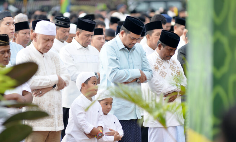 Gubernur Bobby Nasution Salat Iduladha Bersama Ribuan Warga Binjai, Pemprov Sumut Salurkan 167 Hewan Kurban